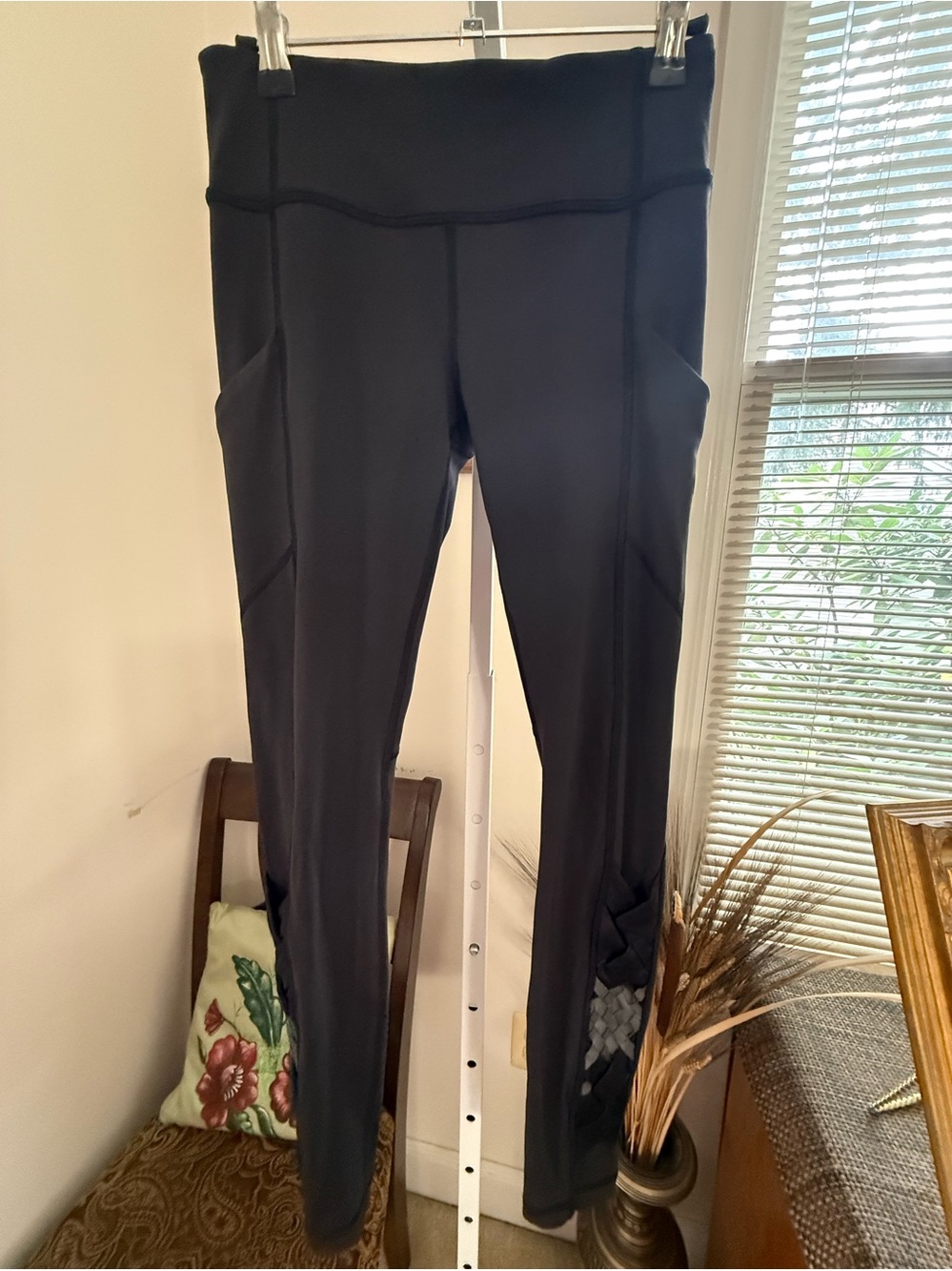 Lululemon Black Full Length Lattice Leggings. Size 4. Good preloved.